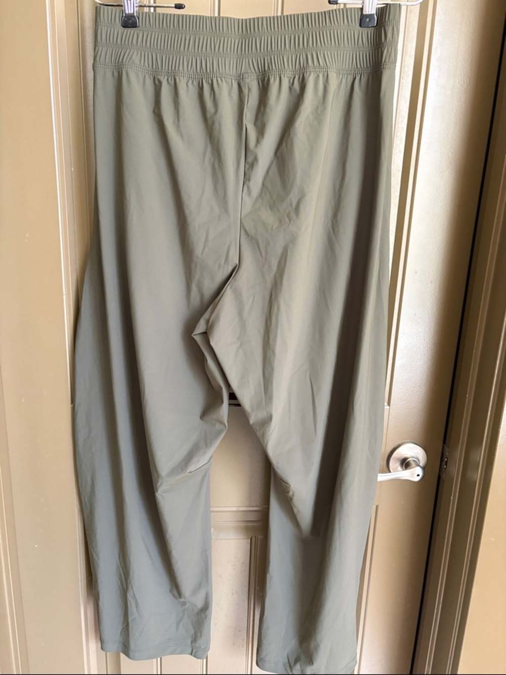 Old Navy Sleektech Barrel Pant Size Small - Picture 3 of 3